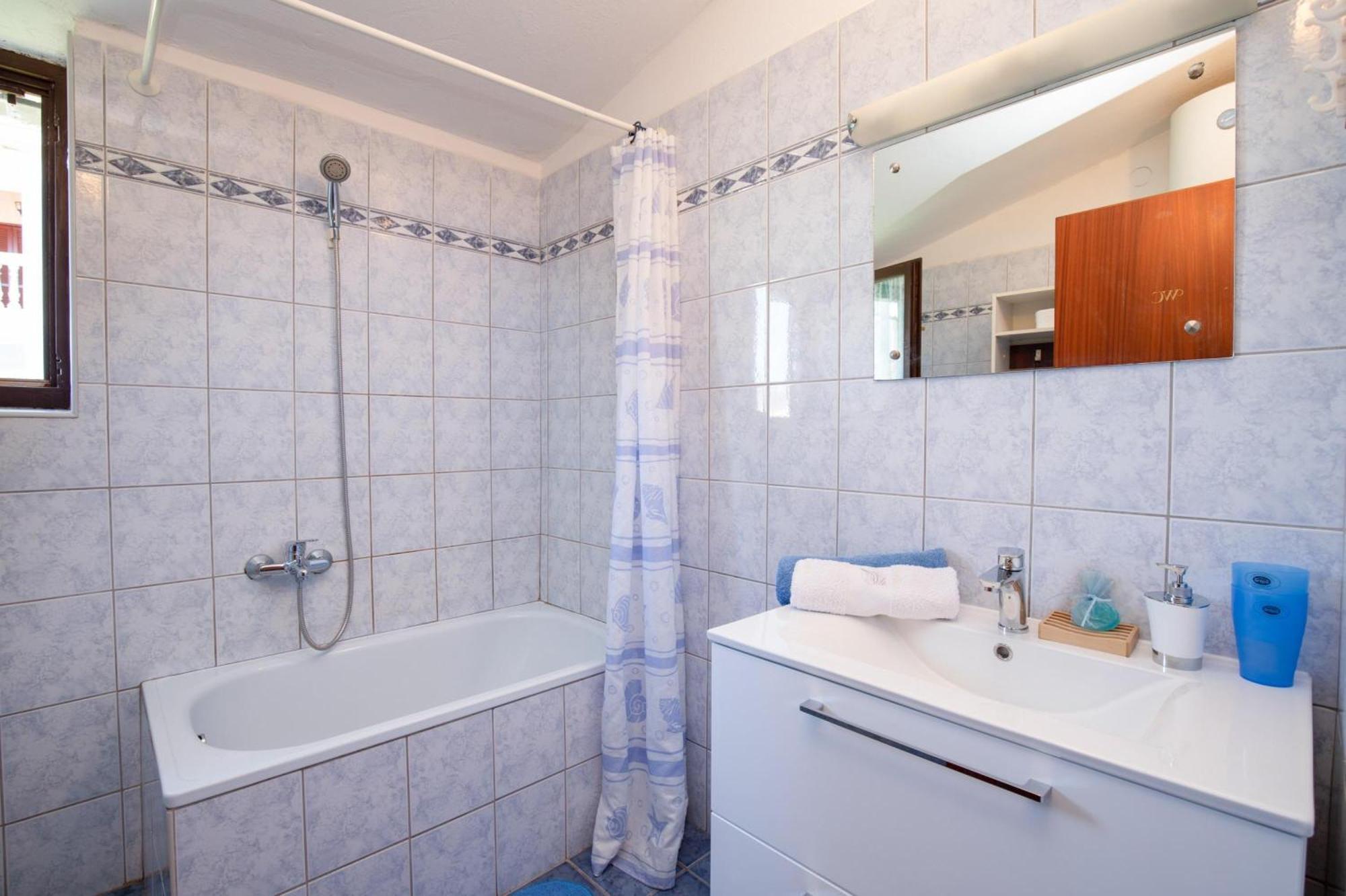 Apartments Brankica Island - Happy Rentals Vantacici Εξωτερικό φωτογραφία
